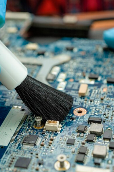 s.o.s. computer, Mantenimiento preventivo de computadores, Reparación de PC a domicilio, Servicio técnico de laptops, Arreglo de pantallas de laptops, Optimización de rendimiento de computadores, Recuperación de datos en discos duros, Eliminación de virus y malware, Limpieza interna de computadores